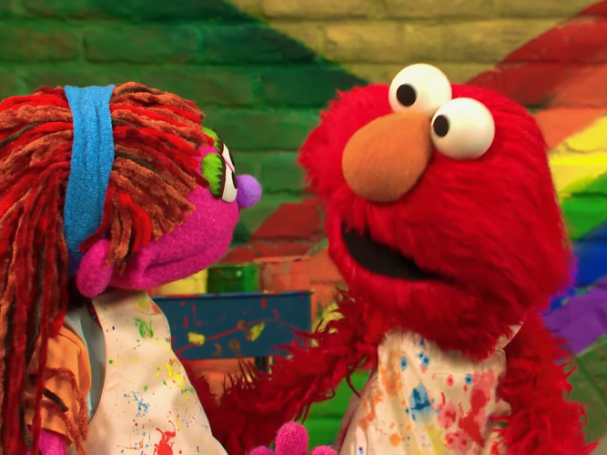 Elmo talking to Lili.