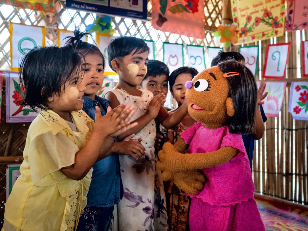 Children playing with Noor