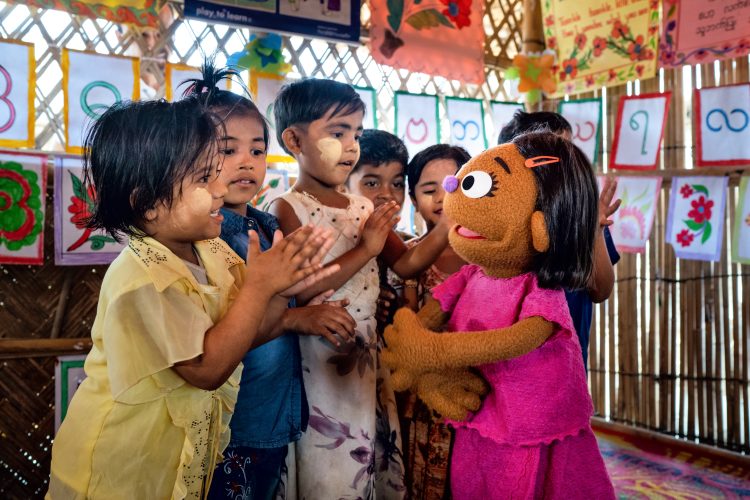 Children playing with Noor