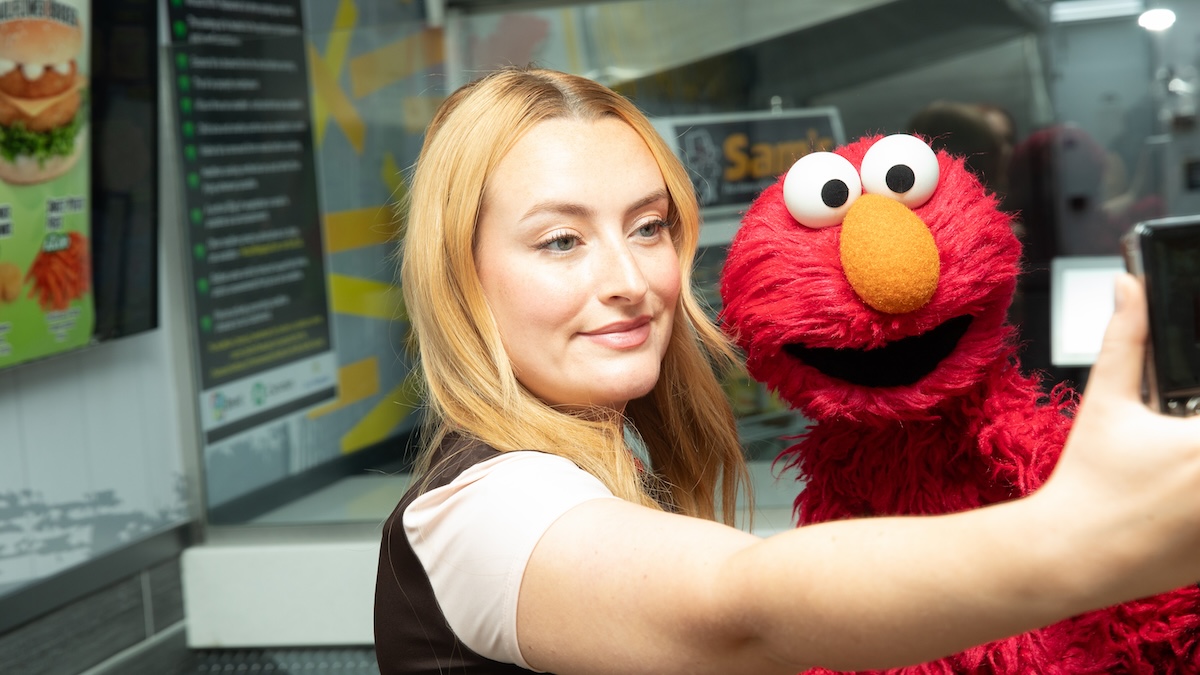 Amelia Dimoldenberg  and Elmo