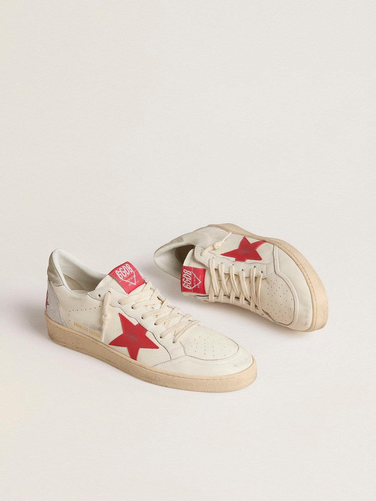 Golden Goose - Ball Star Saint-Valentin pour homme avec étoile en cuir rouge et inscription rouge Swarovski in 