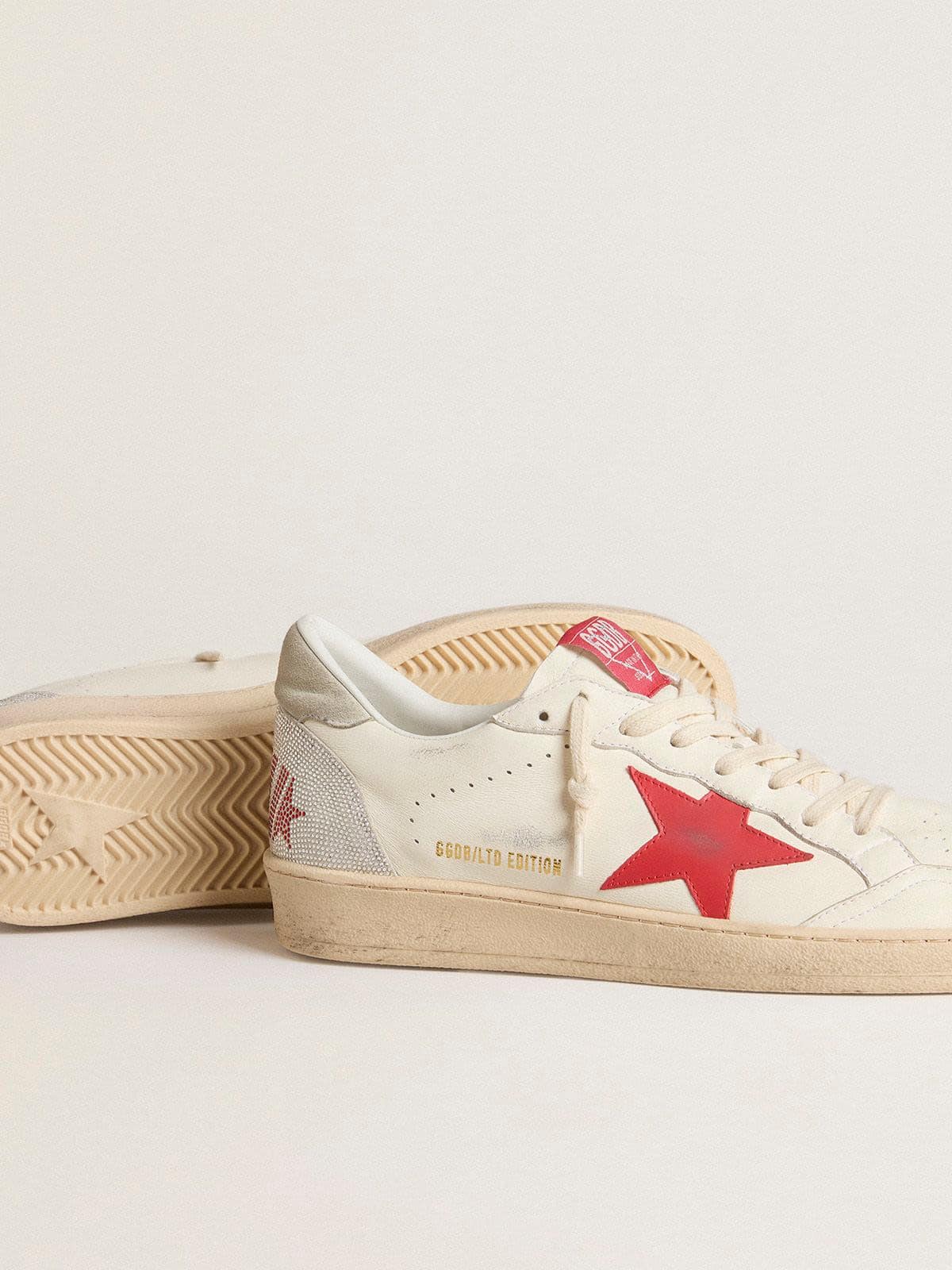 Golden Goose - Ball Star Saint-Valentin pour homme avec étoile en cuir rouge et inscription rouge Swarovski in 