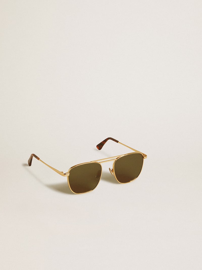 Aviator style sunglasses with gold frame and green lenses 