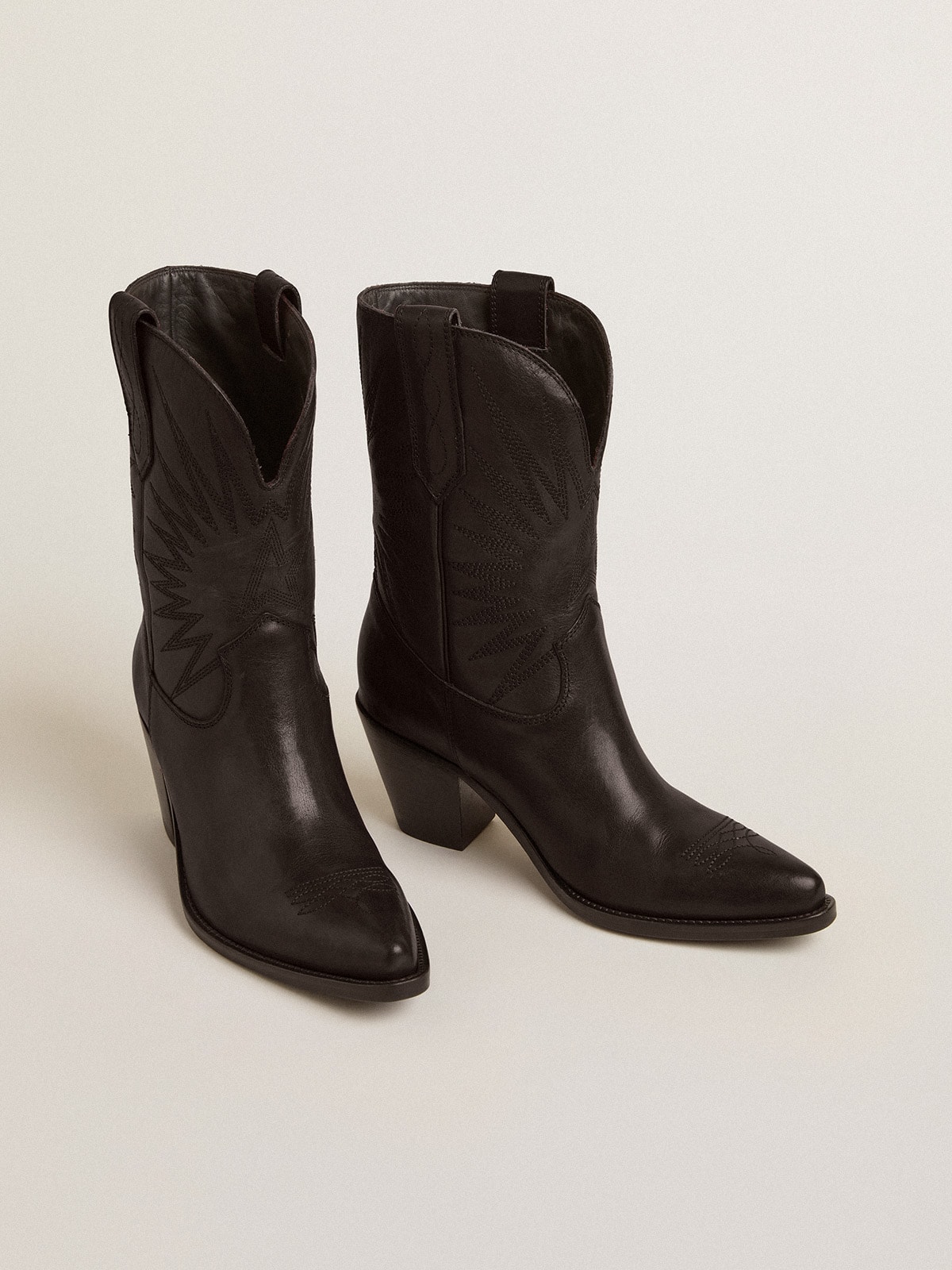 Low Wish Star boots in black leather with tone-on-tone inlay star