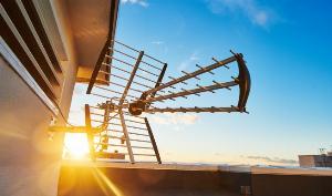 Antena do naziemnej telewizji cyfrowej (fot. Shutterstock.com)