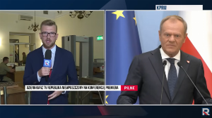 Adrian Borecki w TV Republika relacjonujący, że nie został wpuszczony na konferencję Donalda Tuska