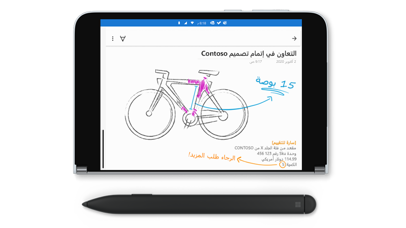 Surface Duo مع رسم في OneNote وقلم ذي مساحة بين الsurface بجانبه