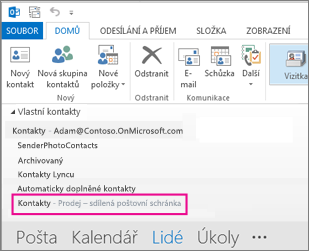 Seznam sdílených kontaktů se zobrazí v Outlooku v podokně kontaktů.