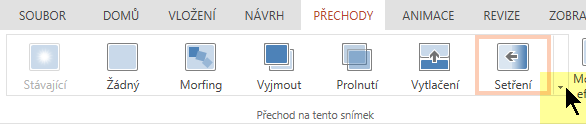 Pokud chcete otevřít galerii všech možností přechodů, klikněte na šipku směřující dolů napravo na konci.