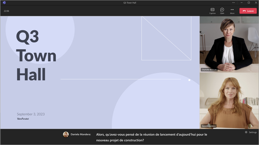 Skærmbillede, der viser deltagernes visning i en forsamling med undertekster, der oversættes live