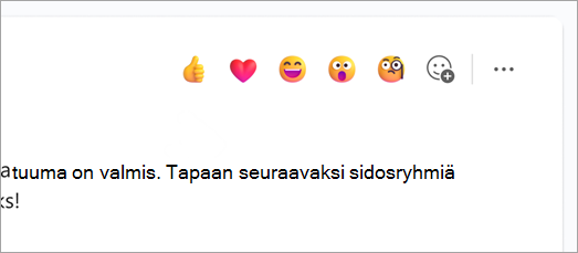 Näyttökuva pikareaktio-emojista keskusteluviestin yläpuolella