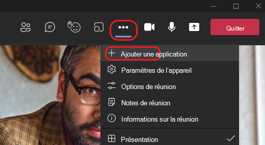 Image montrant comment ajouter une application pendant une réunion Teams.