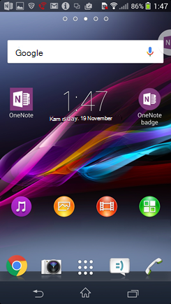Cuplikan layar beranda Android dengan lencana OneNote.
