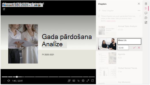 Video ir atvērts pārlūkprogrammā. Pa labi no video teksta lauki ir iezīmēti, norādot, ka lietotājs var ieklikšķināt šajā dokumentā, lai rediģētu nodaļas nosaukumu un aprakstu.
