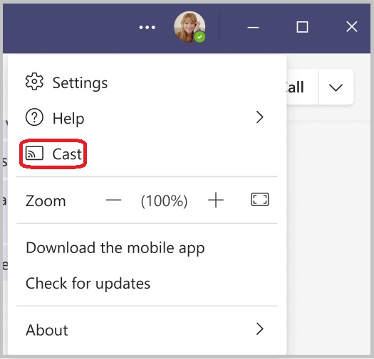 En innstillinger og mer-meny øverst i Teams-appen med en rød boks rundt Cast-alternativet.