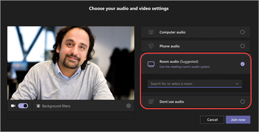 Captură de ecran care arată cum să modificați setările audio și video pentru sălile Microsoft Teams