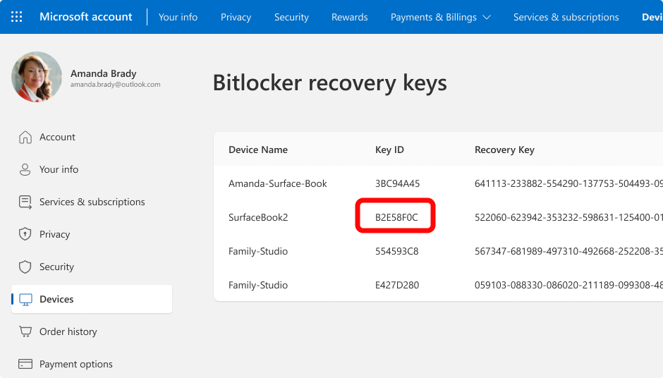 Microsoft hesabı için BitLocker kurtarma anahtarlarının ekran görüntüsü.