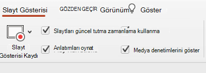 "Slaytları Güncel Tut" seçeneğini gösteren şeridin slayt gösterisi sekmesi.