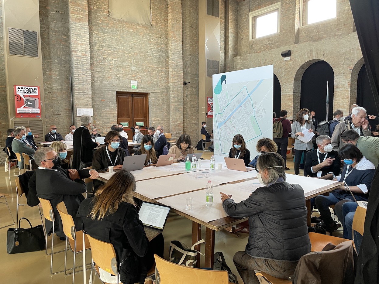 Matchmaking and network-building in the Darsena