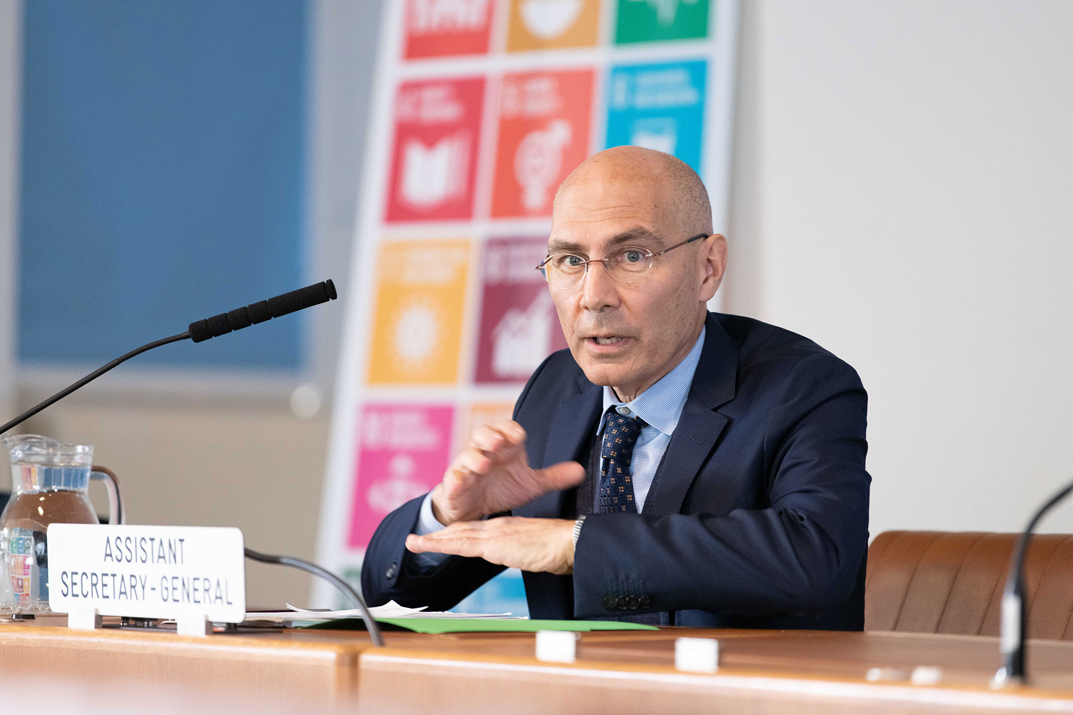 <p><sub><a href="https://unis.unvienna.org/unis/de/pressrels/2022/unisbio1354.html">Volker Türk</a>, Hoher Kommissar der Vereinten Nationen für Menschenrechte<br /></sub></p>