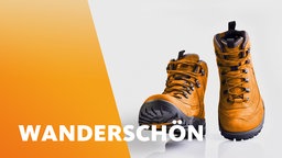 Ein paar orange-farbene Wanderschuhe