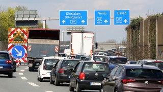 Stau auf der A59 bei Duisburg