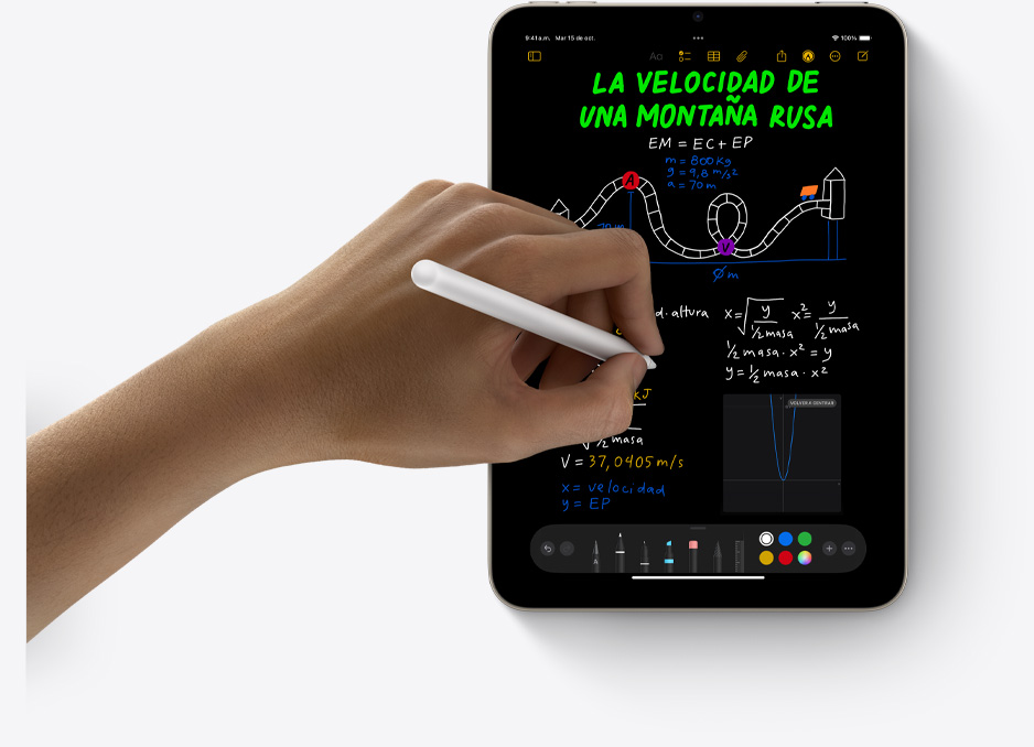 Una mano usa un Apple Pencil Pro con Notas Matemáticas en un iPad mini en vertical.