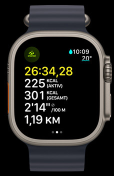 Eine Apple Watch Ultra 2, die Zeit, Kalorien und Tempo beim Freiwasserschwimmen zeigt.