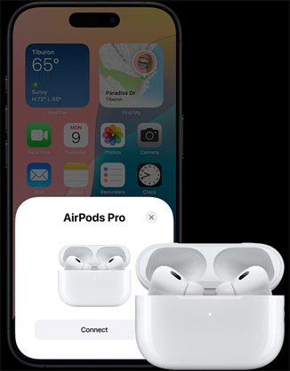 Atidarytas įkrovimo dėklas su viduje esančiomis „AirPods 4“ ir šalia esantis „iPhone“, vaizduojantis prijungtas „AirPods 4“. 