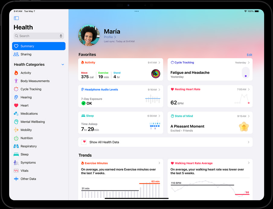 Horizontalios padėties „iPad Pro“, ekrane rodoma naudotojo programos „Health“ santrauka