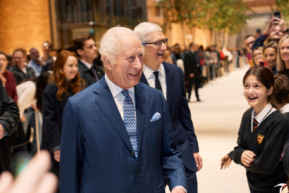 King Charles and Tim Cook smile while greeting students from St. George’s Primary School.