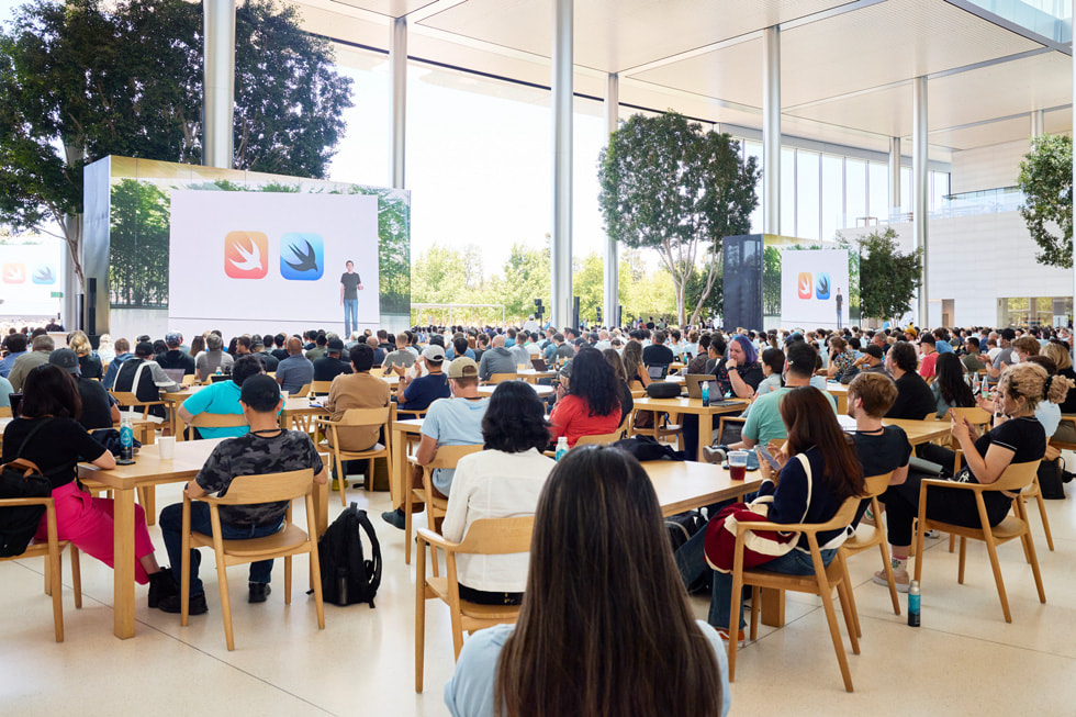 WWDC22 students watch a SwiftUI presentation.