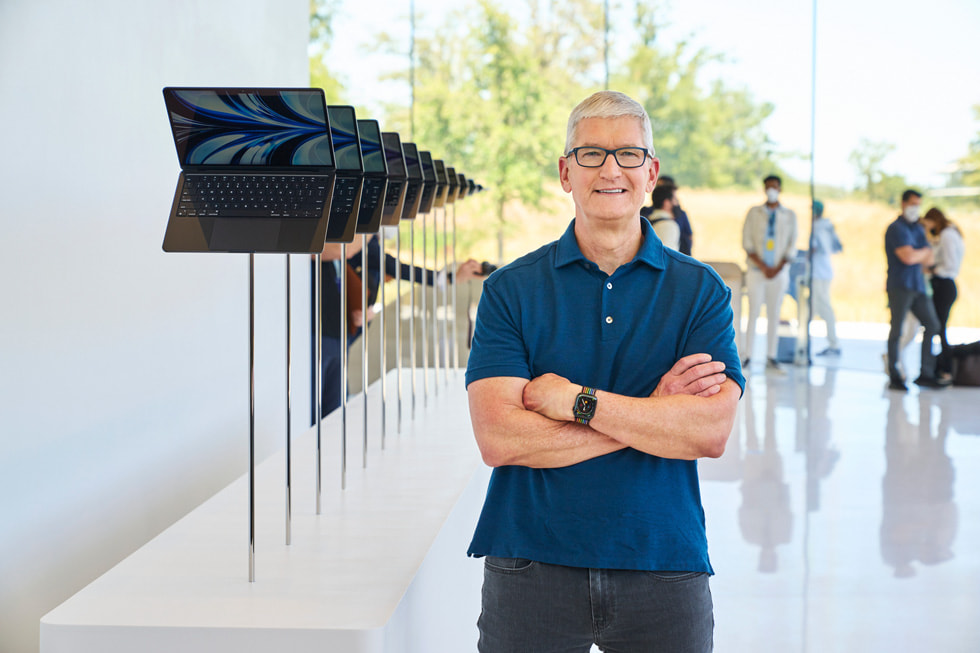 Tim Cook presents the new MacBook Air in midnight to WWDC22 attendees at Steve Jobs Theater.