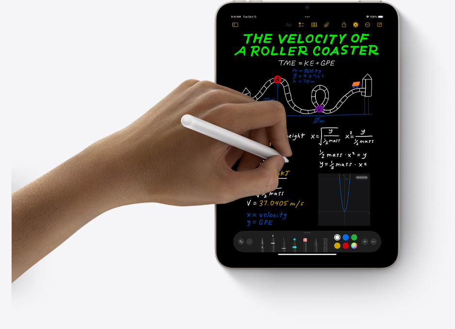 iPad mini pystyasennossa, käyttäjän käsi käyttää Apple Pencil Prota Matematiikkamuistiinpanoissa.