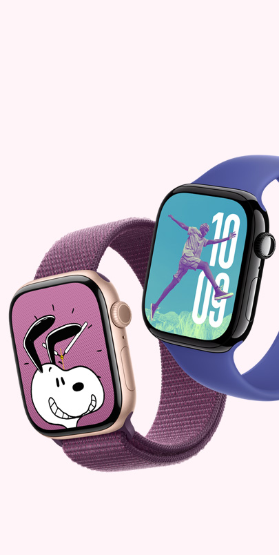 Dois Apple Watch Series 10. O primeiro tem o mostrador Snoopy e a Loop desportiva ameixa. O segundo tem o mostrador Fotografias e a Bracelete Solo ultramarino. Clique no botão "+" para ver mais informações de personalização.