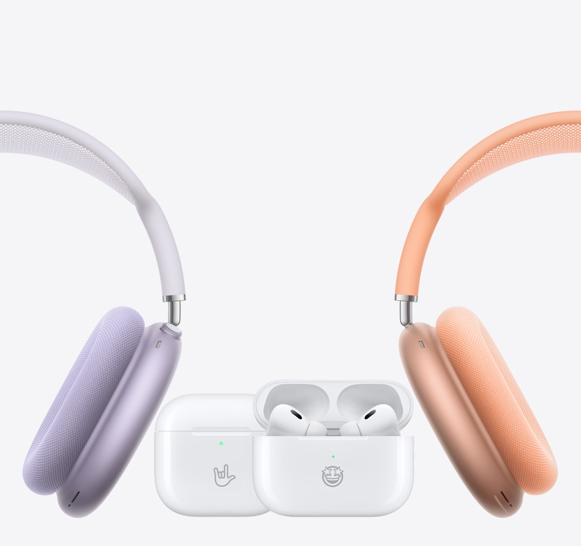 畫面的左右兩側各有一部 AirPods Max，中間擺放著 AirPods 4 與 AirPods Pro 2。