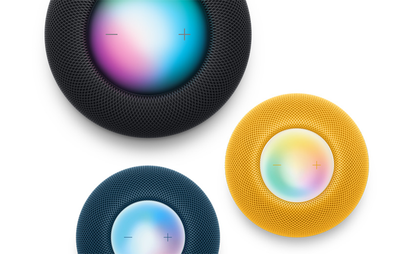 蓝色 HomePod mini、午夜色 HomePod 和黄色 HomePod mini 的俯视图。Siri 已激活。