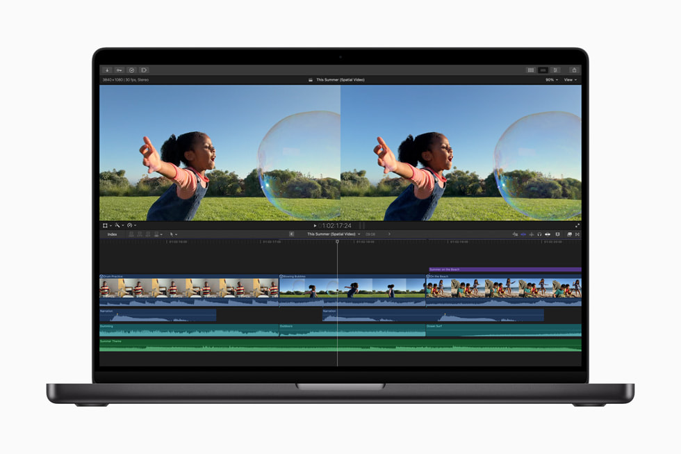 MacBook Pro 上显示着 Final Cut Pro 11 中的空间视频剪辑功能。