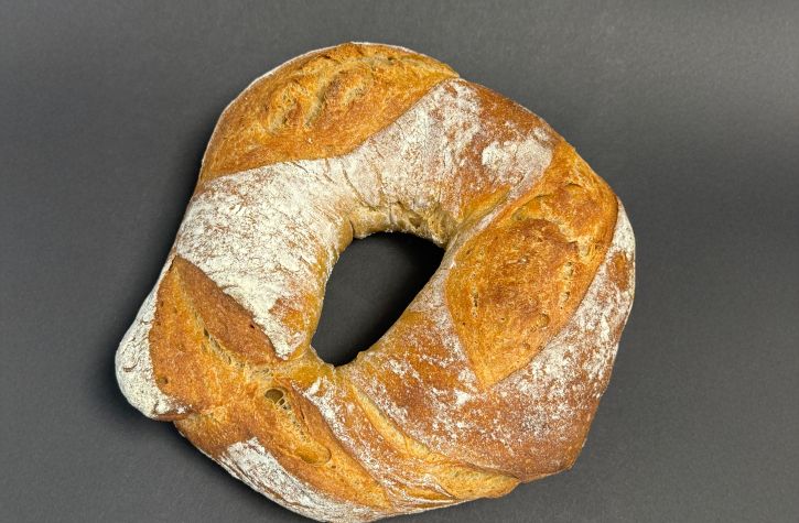 Feigenbrot - Bäckerei-Confiserie Richner AG aus Veltheim - Bäckerei - Brot - Butterzopf - Kleingebäck - Süssgebäck - Sandwiches - Snacks - Apéro - Konditorei - Torten - Patisserie - Kuchen - Minipatisserie - Motivtorten - Hochzeitstorten - Confiserie - Praline - Schoggistängeli - Huusschoggi - Geschenke - Spezialitäten - Osterhasen