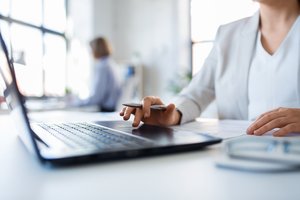 Frau im Büro