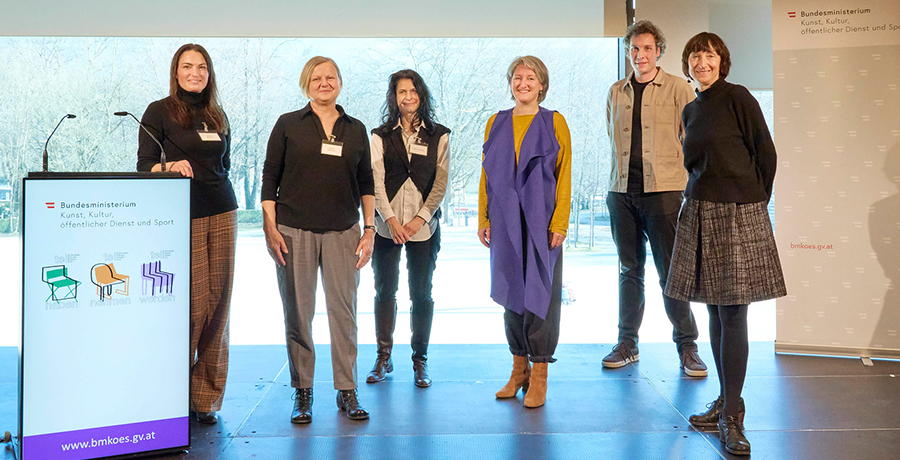 Dialoggruppe West: Helene Schnitzer (Geschäftsführerin der Tiroler Kulturinitiativen), Verena Konrad (Direktorin des Vorarlberger Architektur Instituts), Mirjam Steinbock (Geschäftsführerin der IG Kultur Vorarlberg), Hannah Crepaz (Intendantin des Osterfestival Tirol, Leiterin von "Musik +" und "Galerie St. Barbara", Elisabeth Sobotka (Intendantin der Bregenzer Festspiele), Michael Csar (künstlerischer Leiter der Bregenzer Festspiele). Foto: Anja Köhler | andereart.de 