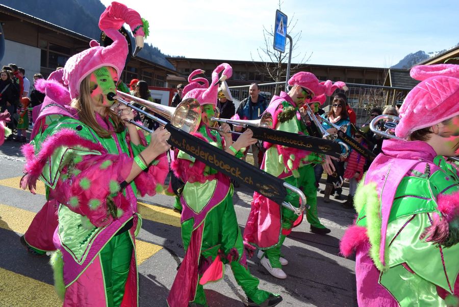 Guggenmusiker beim Umzug an der Diemtigtaler Fasnacht