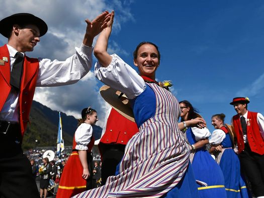 Tänzer in Tracht am Unspunnenfest in Interlaken