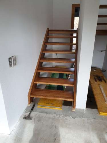 Treppe Eiche geoelt.JPG