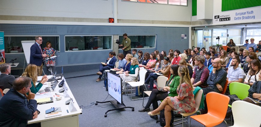 Young people and policy makers discuss democracy and the climate crisis in Strasbourg