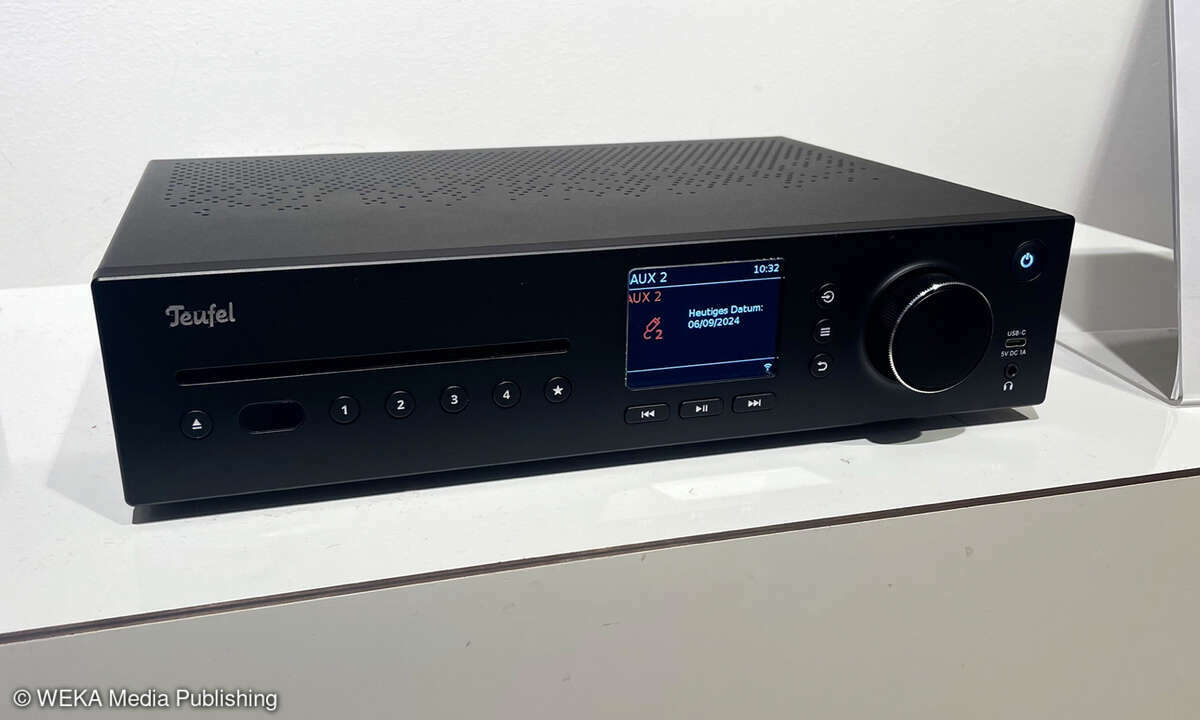 Einen CD-Receiver bringt Teufel mit dem Kombo 62. Das Gerät leustet 2 x 140 Watt (an 4 Ω), spielt CDs ab, streamt Spotify und lässt sich per HDMI eARC mit dem heimischen Fernseher verbinden. Es wird ca. 600 Euro kosten.