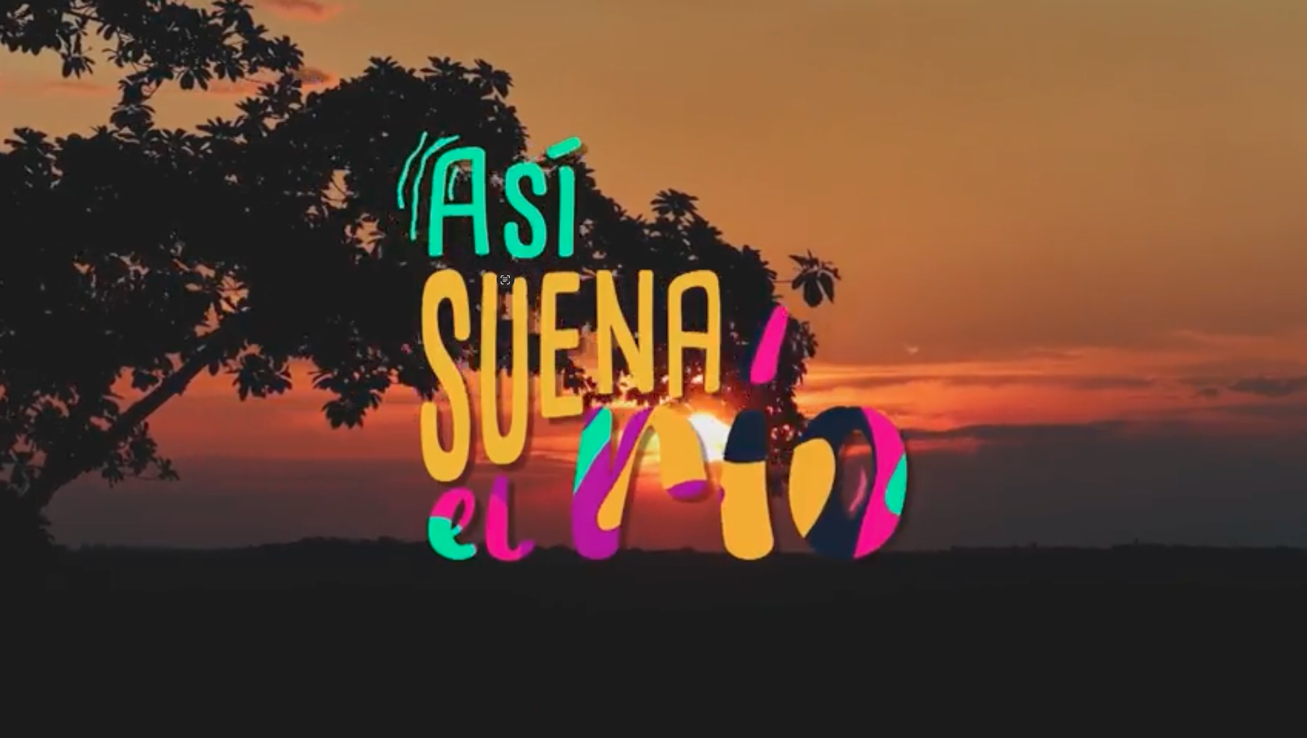 "Así suena el río" text over a sunset background with a tree silhouette.