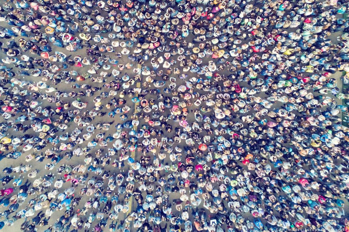 View from the height of a crowd of people. ©AP Images/European Union-EP