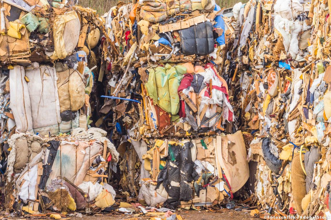 Recycling pressed bales from scrap material. ©AdobeStock_Fotoschlick