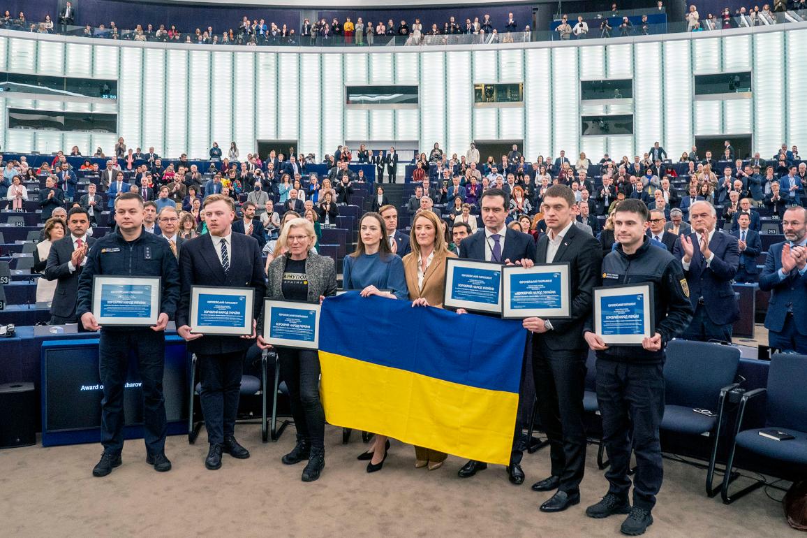 Il Premio Sacharov 2022 del Parlamento europeo assegnato al coraggioso popolo ucraino durante una cerimonia tenutasi il 14 dicembre.